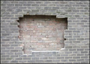 Savile Crest removed before demolition of building