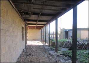 Colonnade before the removal of the link bridge