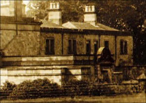 View of the north wall of the Mansion in 1927. The Tympanum was sited underneath the arch, above the doorway to the mansion.